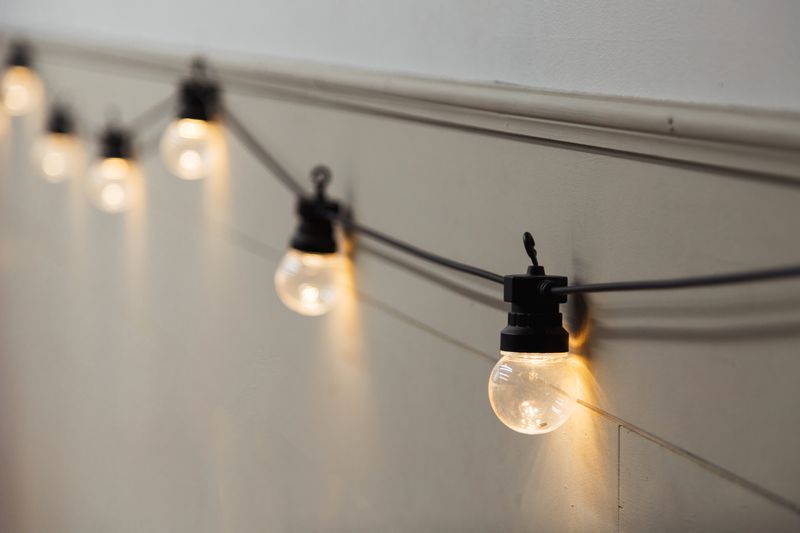 How to Responsibly Dispose of Incandescent Light Bulbs