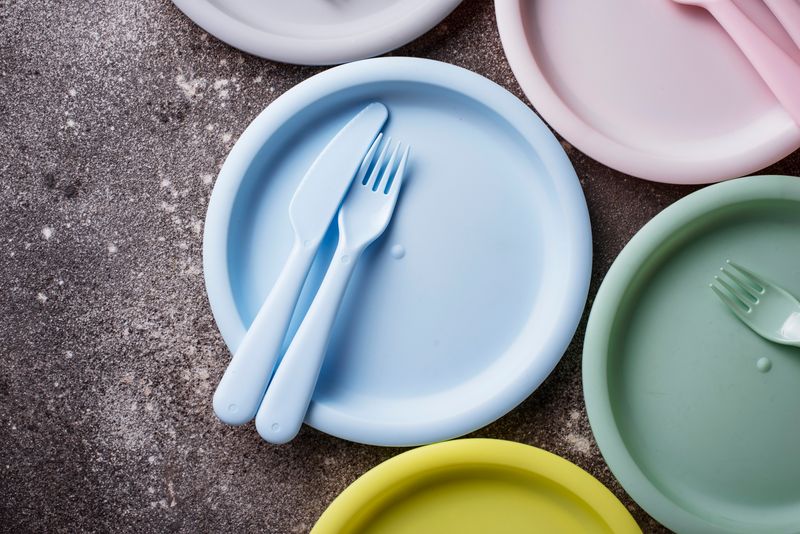 How to Responsibly Dispose of Plastic Plates